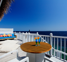 Zimmerbeispiel deluxe family water villa terrace