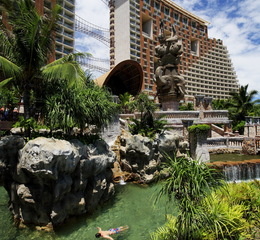Centara grand mirage beach resort pattaya lazy river 04